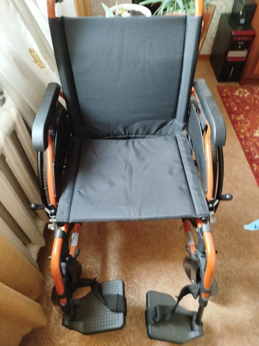 Коляска прогулочная .