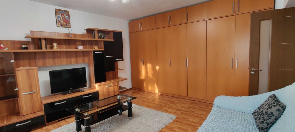 Apartament cu două camere pentru inchiriat