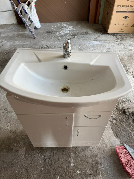 Раковина с тумбой