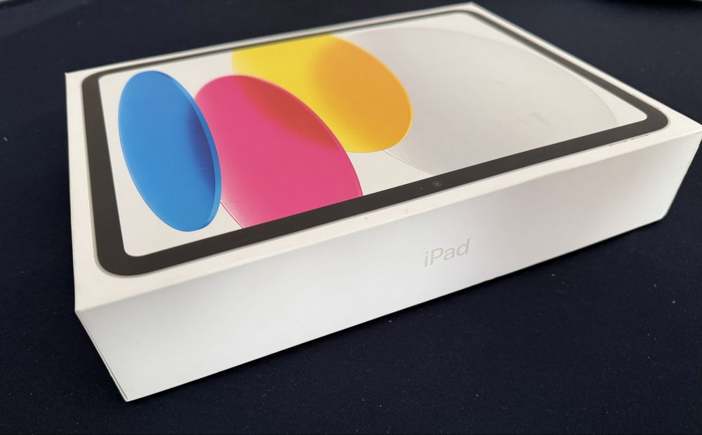 iPad 10th Gen 10.9”, Grey, 256 GB + Husă neagră