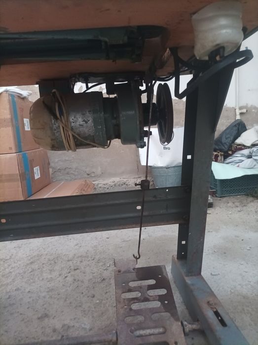 Промышленная швейная машинка