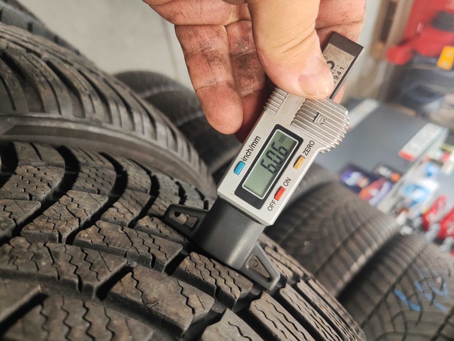 2бр.зимни гуми 225/50/17 Bridgestone