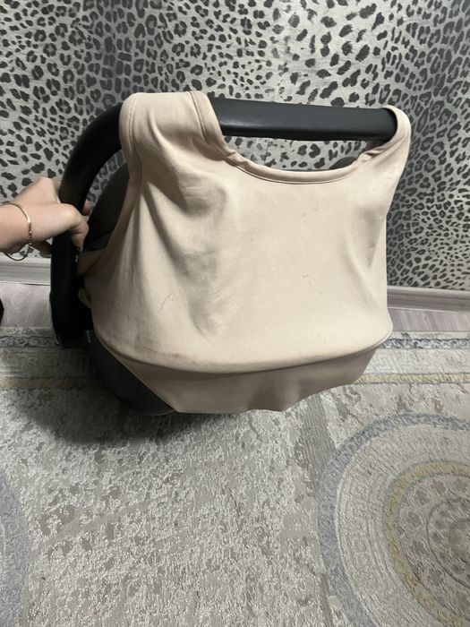 Продам автокресло на Абая Саина