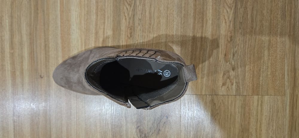 Дамски боти в светло кафяв цвят