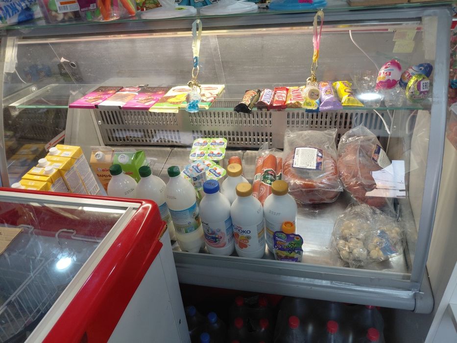 Продам витринные холодильник