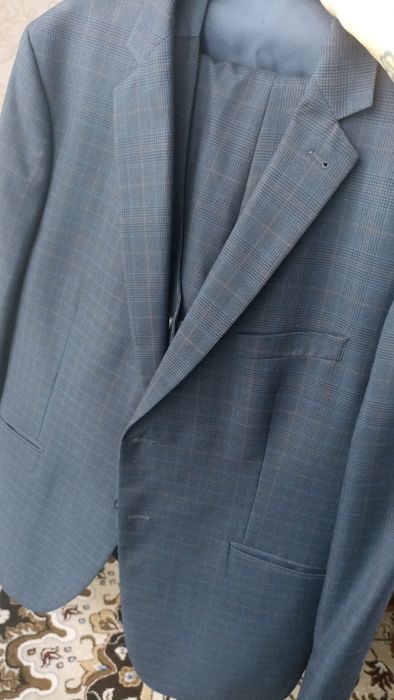 Костюм тройка мужской срочно