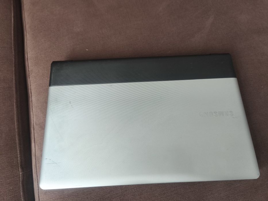 Лаптоп Samsung NP300E5Z