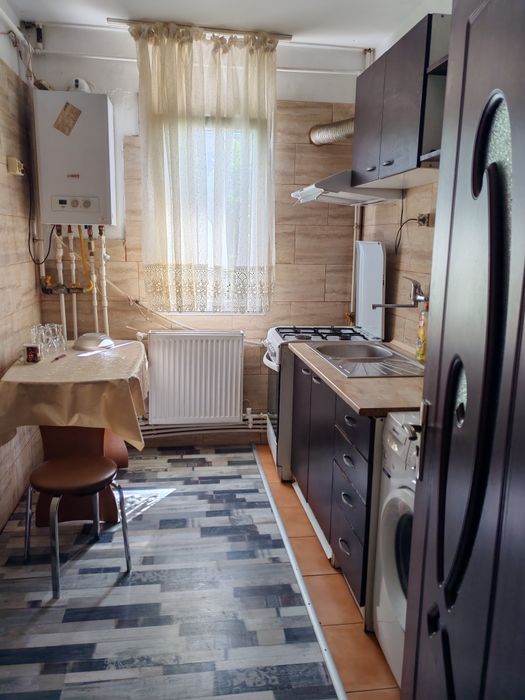 Închiriez apartament