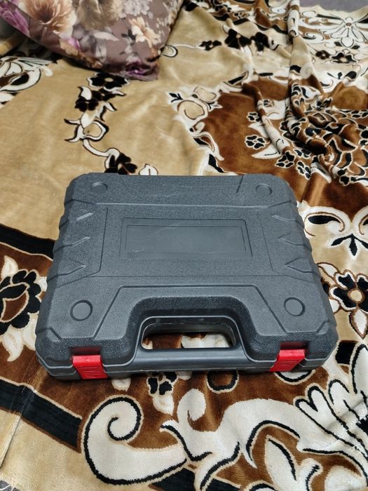 Продам новый шуруповерт