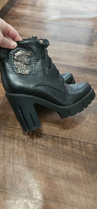 Продаётся обувь на весну