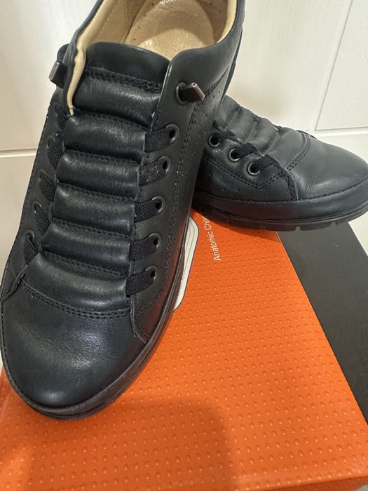 Продам обувь для мальчика 37 размер