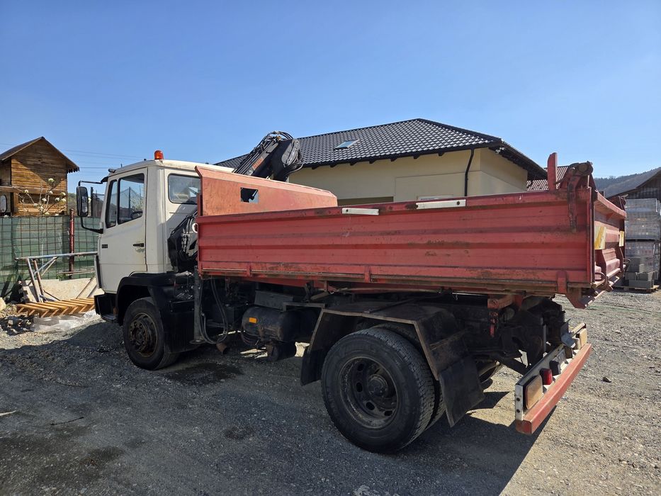 Mercedes 11t basculabil cu macara
