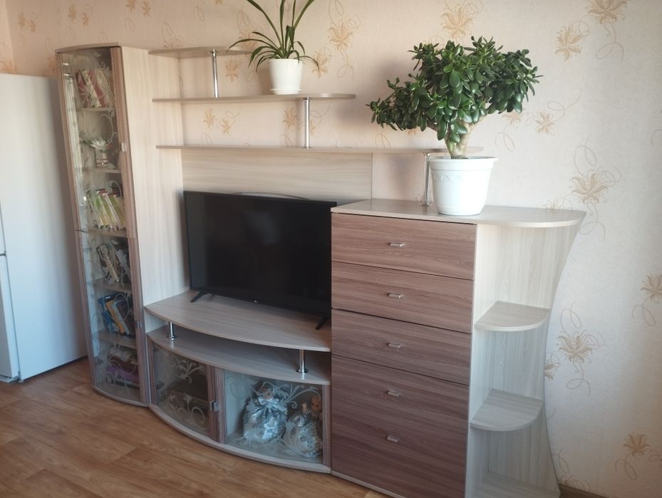 Продам стенку в зал