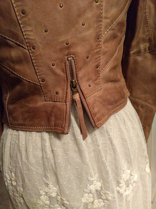 ЕСТЕСТВЕНА КОЖА -агнешка напа, цвят капучино, дамско кожено яке