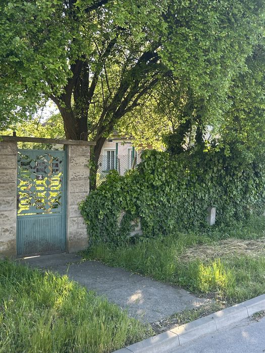 Продава се къща в град Летница