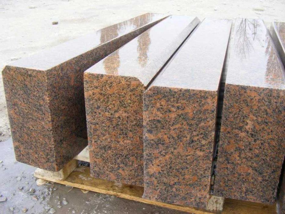 Гранитный поребрик и бордюр.