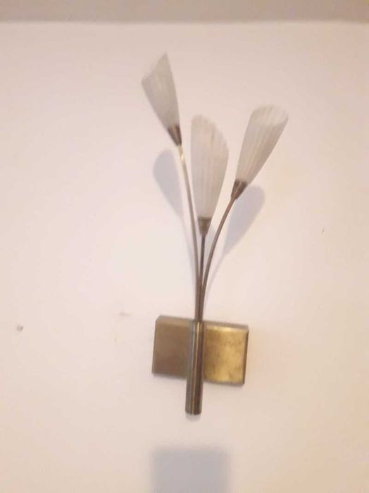 Set aplica de perete din alama cu trei brate si abajur de sticla