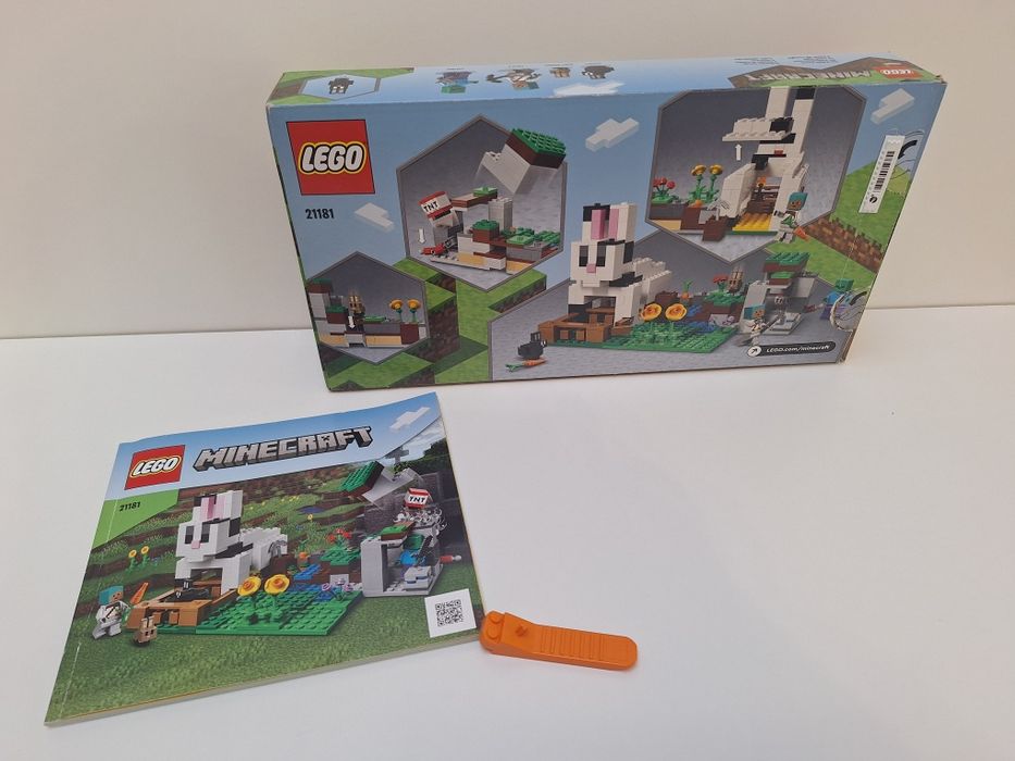 LEGO Minecraft 21181 - Ferma de iepuri/ The Rabbit Ranch - complet
