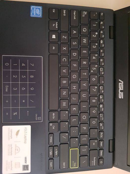 Laptop ultraportabil Asus E210MA