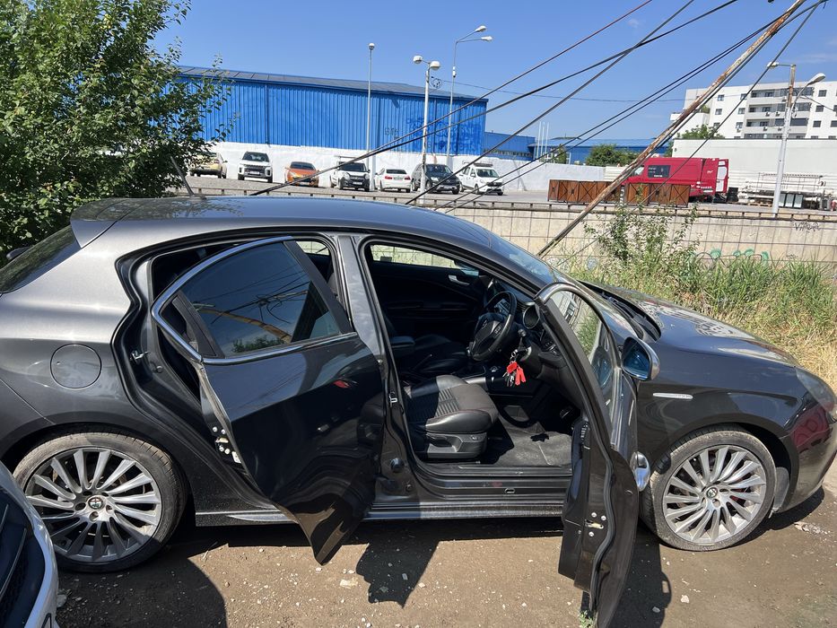Alfa Romeo Giulietta 2.0 JTDM 140 CP – 2011 – Înmatriculată RO