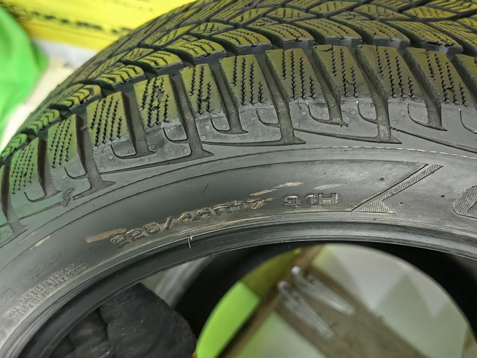 225/45R17 Goodyear 7mm ca noi