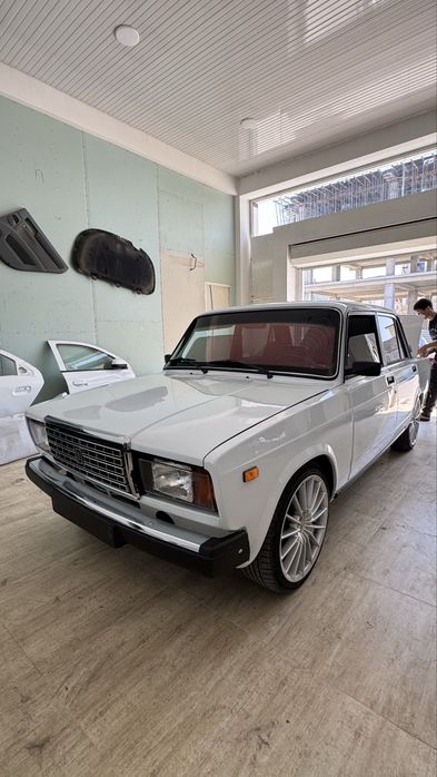 lada  vaz 2107 sotiladi
