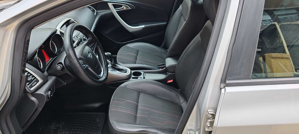 Vand sau Schimb  Opel Astra J Sport Tourer 1.4 turbo benzina 2012