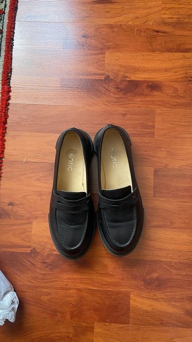 Кожаная женская обувь