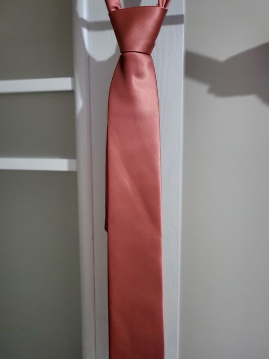 Мъжка риза с дълъ ръкав и врътовръзка