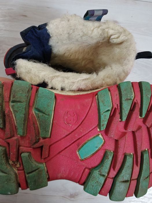 Продам зимнюю обувь