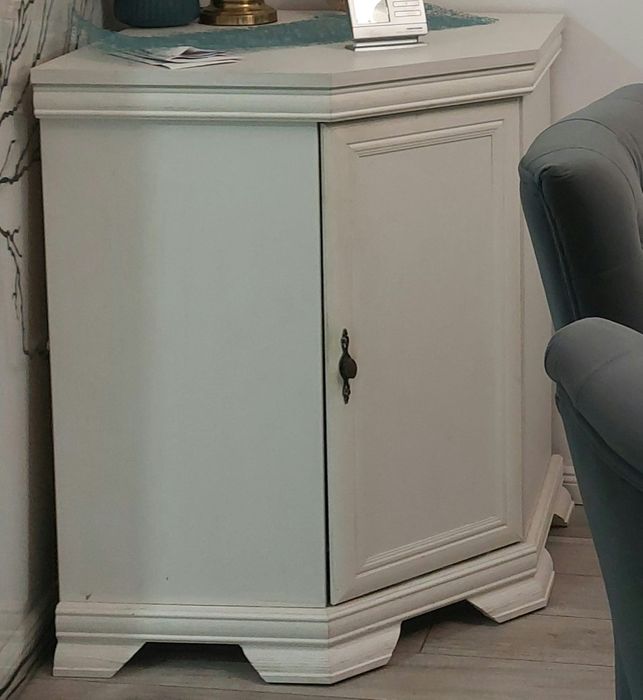 Vând mobila de supragerie, poziție pe colt formata din 3 componete