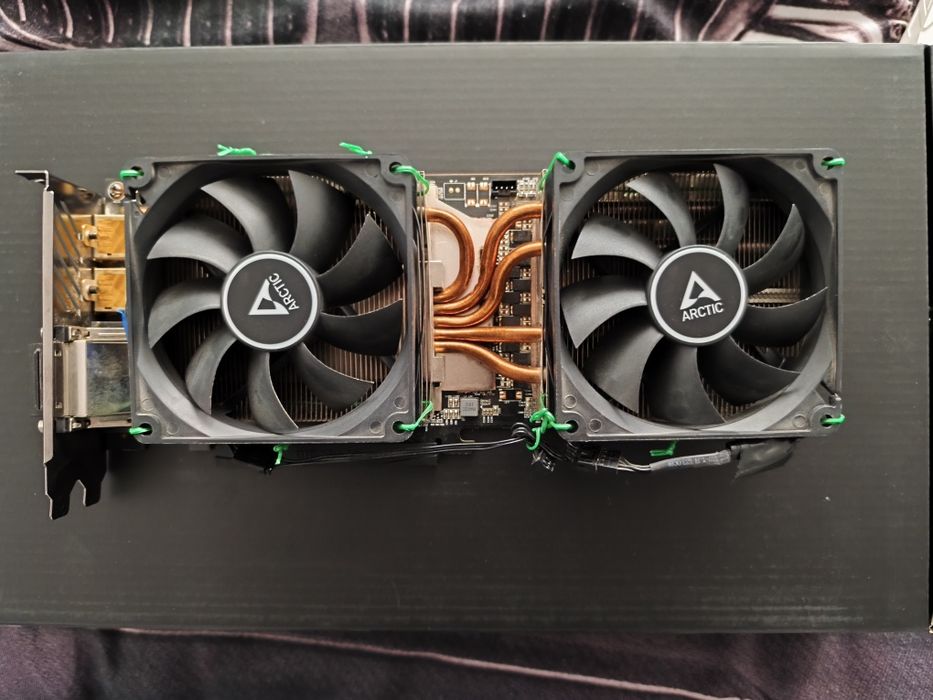 Vând GTX 1080Ti 11Gb GDDR5X Gigabyte