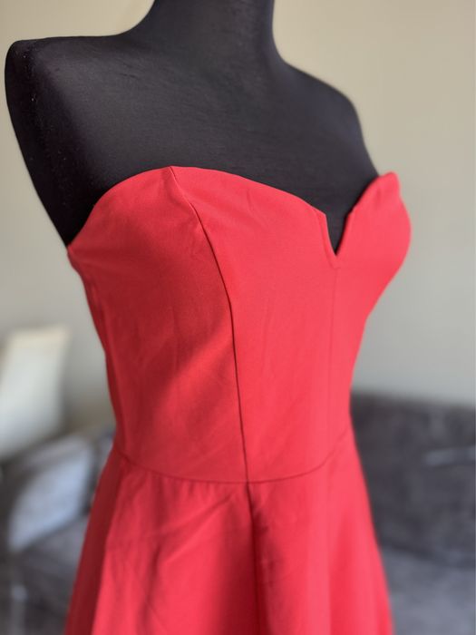 Елегантна, официална вечерна парти рокля -червена и бляскава