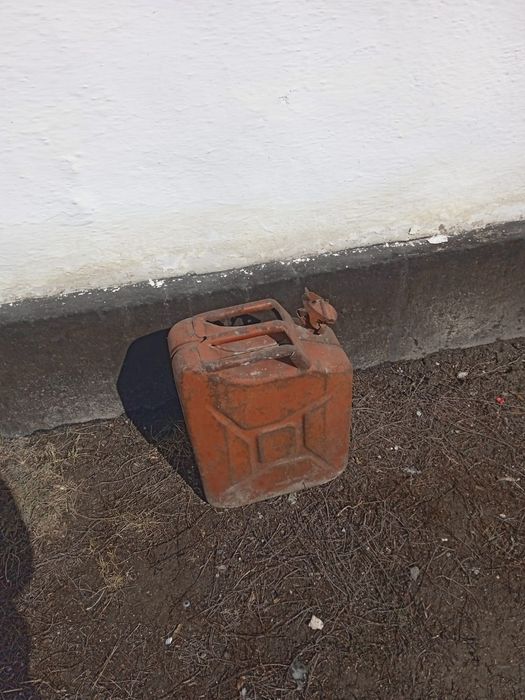 Продам  канистр для бензина