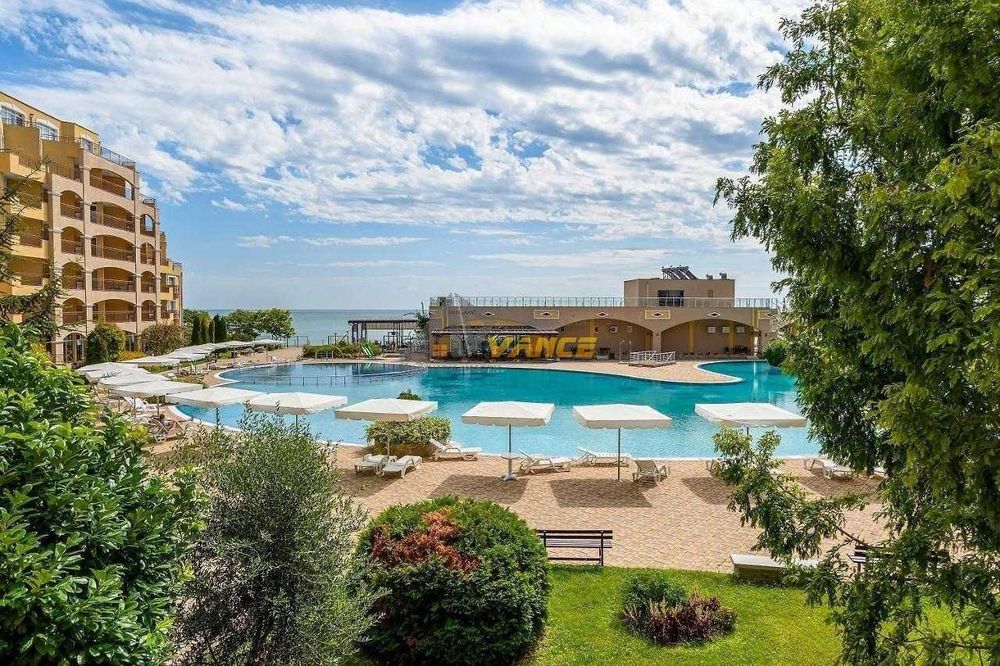 Просторен тристаен апартамент с морска гледка в к-с Midia Grand Resort, Ахелой