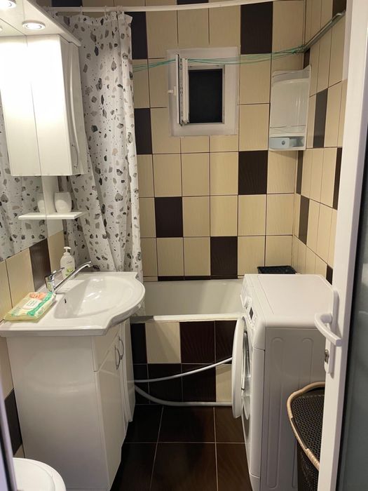 Inchiriez apartament 3 camere