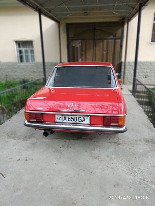 Мерс Бенц w115 .ретро автомобиль. Классика.