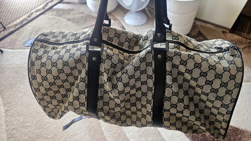 Сак Gucci,Made in Italy,Удобен за път и много стилен,Размери 50/30!!