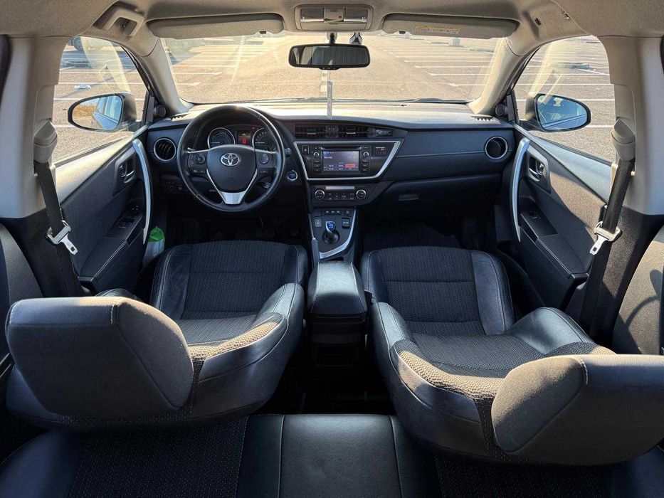 Toyota Auris Hybrid !!!