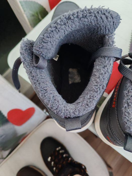 Vând adidași tip gheata