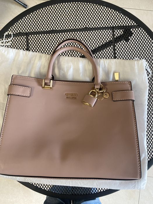 Чанта Guess нова