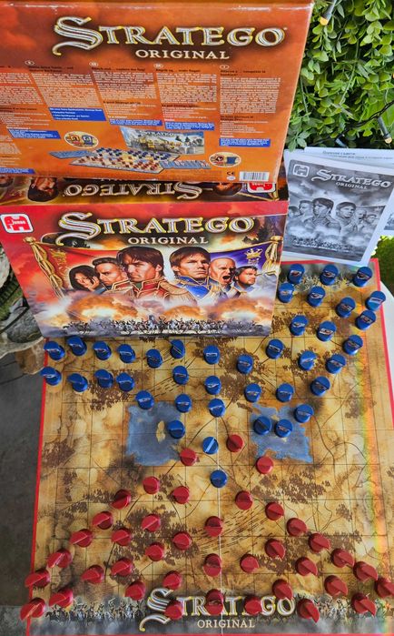 Игра на стратегии. Настолна игра. Stratego.
