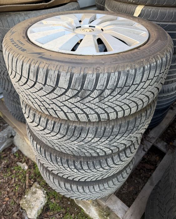 Джанти с гуми и тасове Skoda 5x120 65.1 / 205 55 16 Зимни Bridgeston