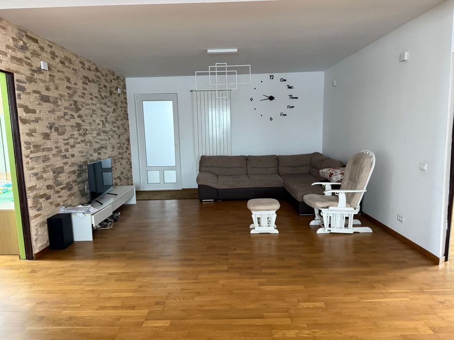 Vand Hala cu spatiu de locuit sau de birouri