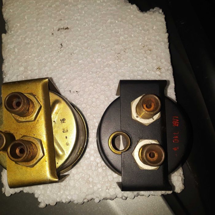 Продавам манометри за измерване на налягане и пара