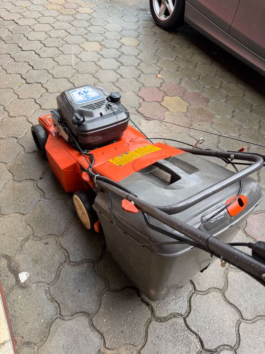 Mașină de tuns iarba Husqvarna perfect funcțională!!