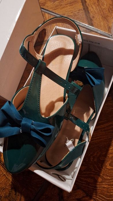 Vând balerini superbi fetițe