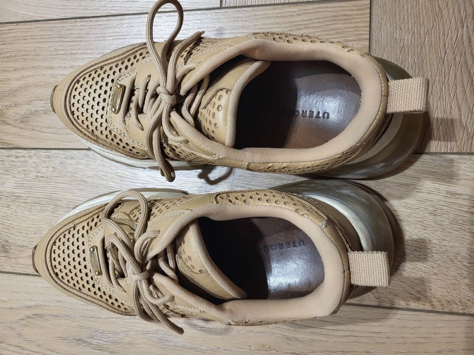 Продаются кроссовки Uterque