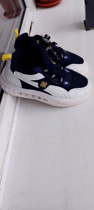 Детски дрехи ръст 116/122 и маратонки