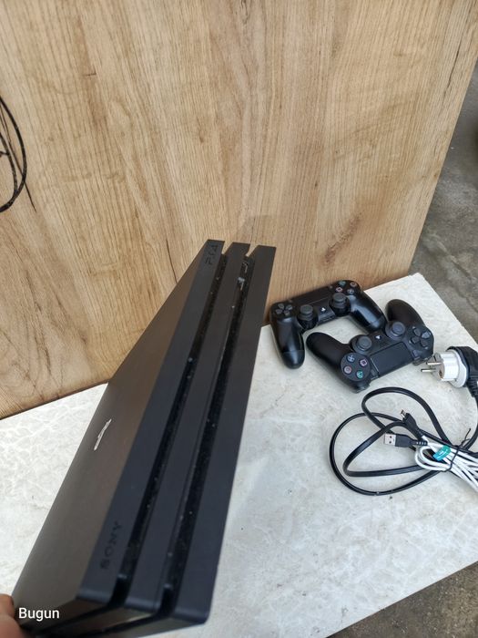 Playstation 4 Pro 1 terabayitlik  Holati ideal Koʻrasan kelgan